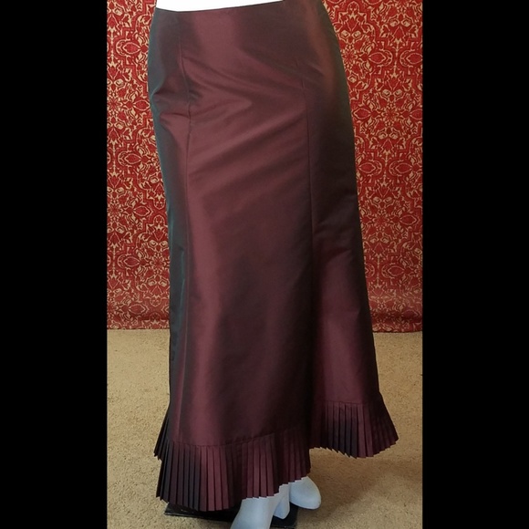 ANN TAYLOR Petites wine evening long skirt 12P - Picture 2 of 5